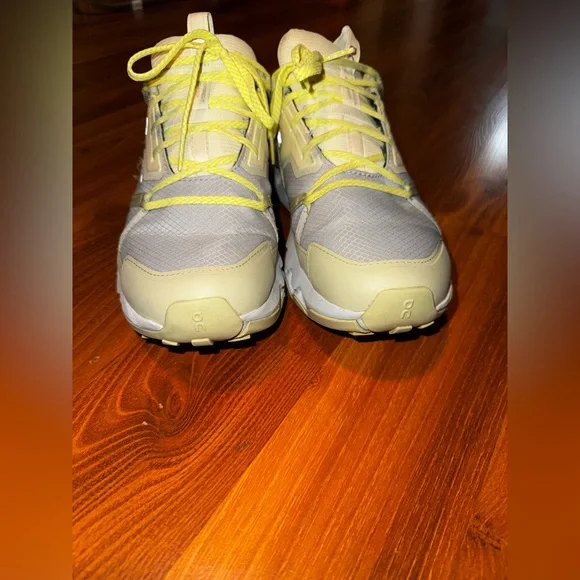 ON Cloudhorizon Waterproof Women’s Hiking Shoes in Glacier Caper - Picture 5 of 10